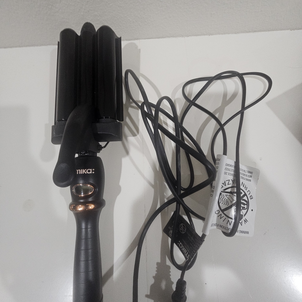 amika Triple Barrel Hair Waver in Black and Gold